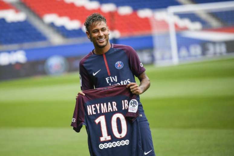 Neymar chegou ao PSG no início desta temporada 2017/2018, e foi apresentado oficialmente no dia 4 de agosto, como a grande estrela do clube francês