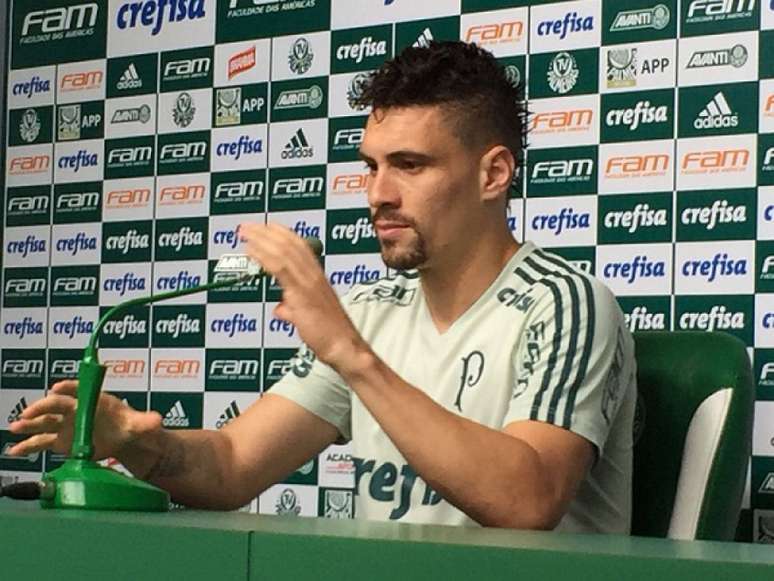 Moisés durante entrevista desta quarta-feira, na Academia de Futebol (Foto: Thiago Ferri)