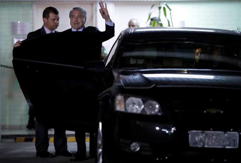 Presidente Michel Temer deixa hospital em Brasília
  25/10/2017    REUTERS/Ueslei Marcelino