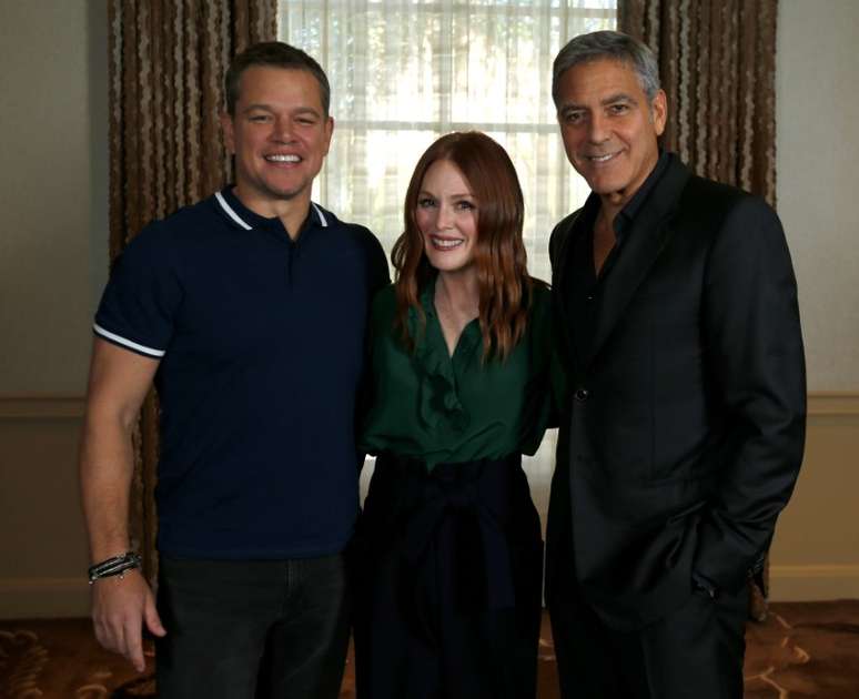 Diretor Clooney (D) com atores Matt Damon e Julianne Moore em Los Angeles
 22/10/2017     REUTERS/Mario Anzuoni