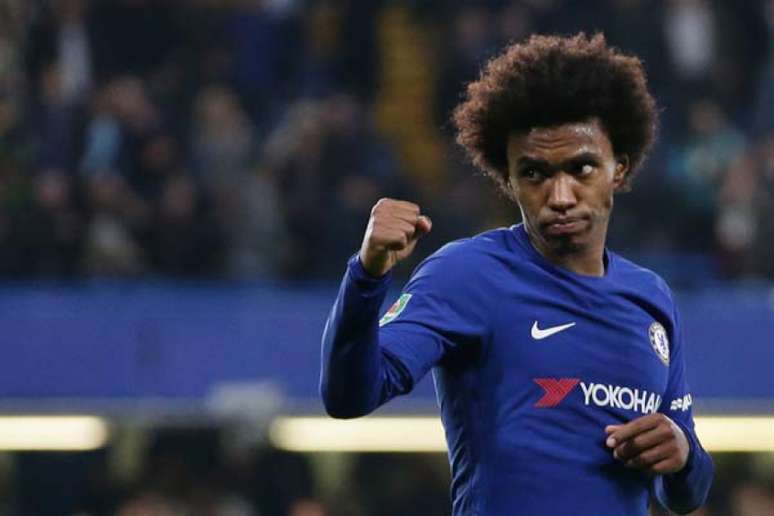 Willian comemora o seu gol, o segundo do Chelsea sobre o Everton (Foto: Daniel Leal-Olivas / AFP)