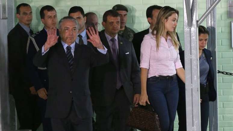 Temer sai de hospital, depois de receber alta