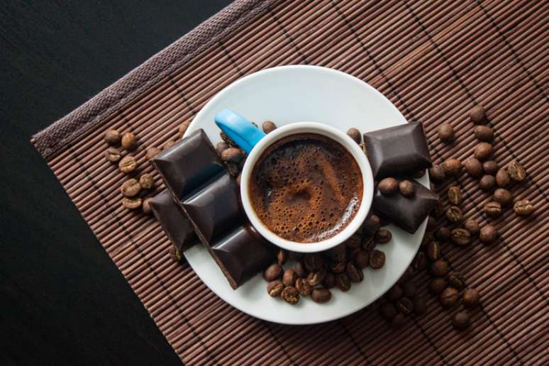 Novo estudo mostrou benefícios de consumo diário de café e chocolate