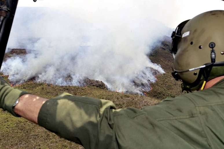 Brigadistas combatem o incêndio na Chapada Diamantina