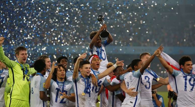 Inglaterra goleia a Espanha e conquista o Mundial sub-17