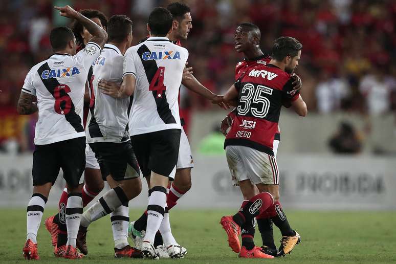 Em jogo acirrado, Flamengo e Vasco ficam no zero no Maracanã