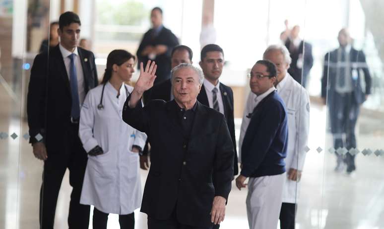 Presidente Michel Temer na saída do hospital Sírio-Libanês