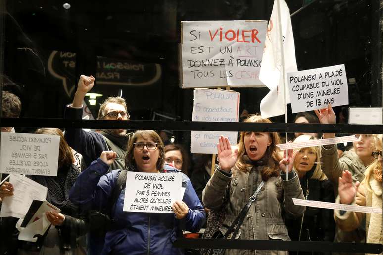 Manifestantes protestam contra diretor Roman Polanski em Paris
30/10/2017
REUTERS/Charles Platiau