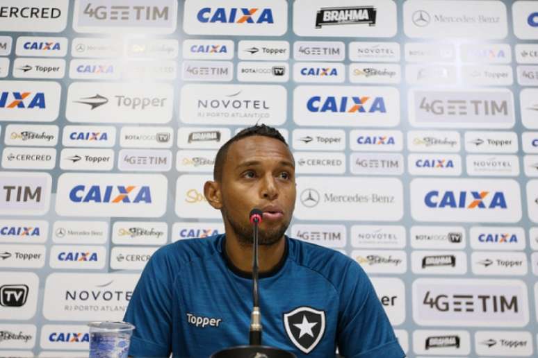 Gilson é um dos reservas mais utilizados pelo técnico Jair Ventura no Botafogo (Satiro Sodré/SSPress/Botafogo)