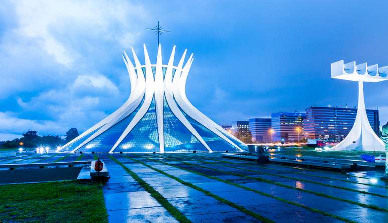 A famosa Catedral de Bras&iacute;lia, desenhada por Oscar Niemeyer, foi inaugurada em 31 de maio de 1970.