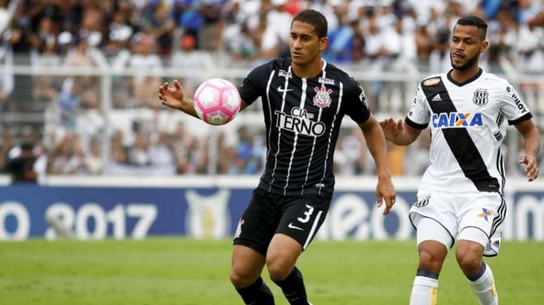 Cia. do Terno já havia estampando a camisa corintiana (Foto: Marco Galvão/Fotoarena/Lancepress!)