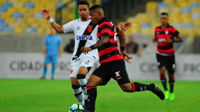 Vasco x Vitória jogaram neste domingo no Maracanã. Confira a seguir a galeria especial do LANCE! com fotos do jogo