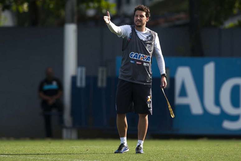 Elano vai para seu quarto jogo como técnico do Santos (Foto: Ivan Storti)