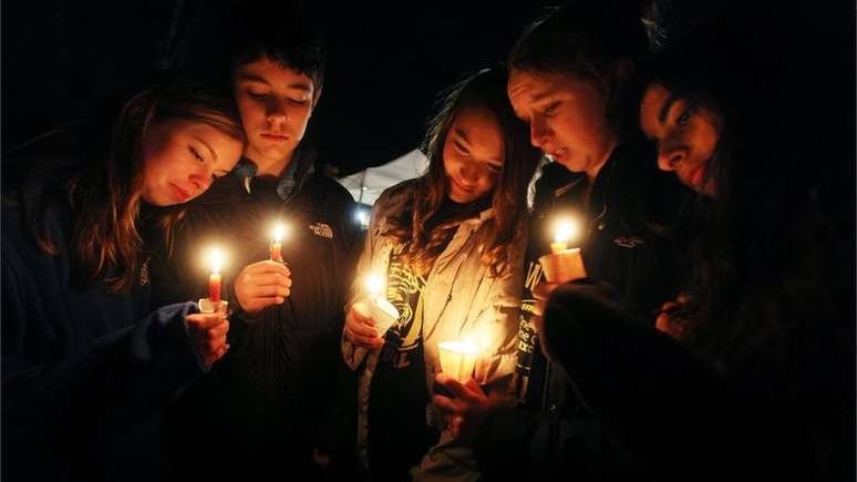 Homenagem &agrave;s v&iacute;timas de ataque &aacute; escola Sandy Hook