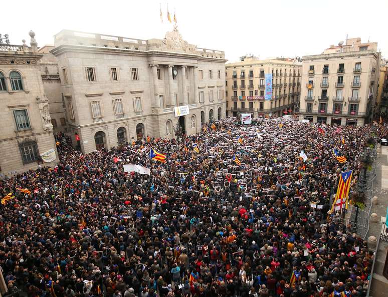 Manifestação durante greve regional parcial em Barcelona, na Espanha 08/11/2017  REUTERS/Albert Gea