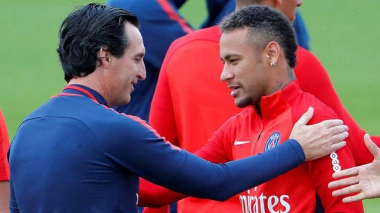 Neymar em um de seus primeiros contatos com Unai Emery (Foto: AFP)