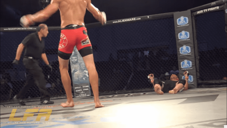 CJ Hancock apagou durante combate contra a Charlie Ontiveros no LFA 26 (FOTO: Reprodução)