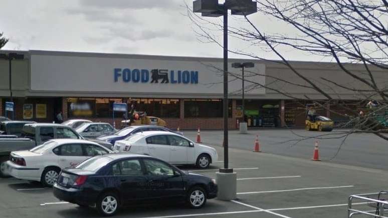 Policiais foram acionados para atender uma ocorrência no Food Lion, onde mulher furtou comida | Foto: Google 