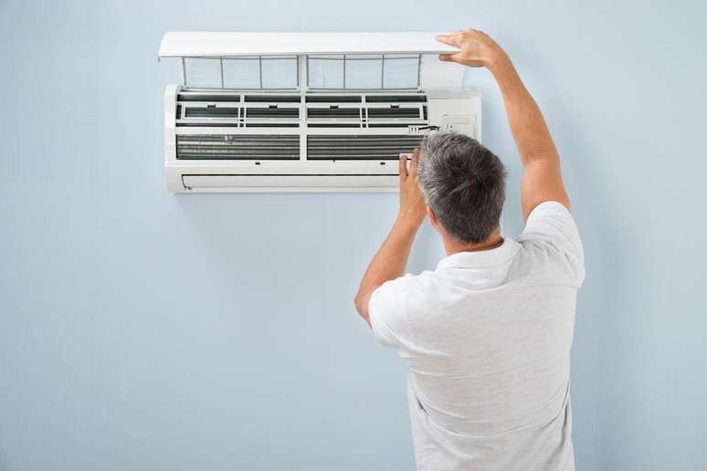 Fazer a manutenção e a limpeza do ar-condicionado garante que ele tenha uma vida útil mais longa