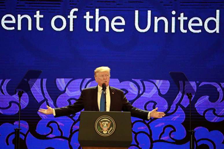 Presidente dos Estados Unidos, Donald Trump,  durante pronunciamento em cúpula da Cooperação Econômica da região Ásia-Pacífico em Danang, no Vietnã 10/11/2017 REUTERS/Nyein Chan Naing