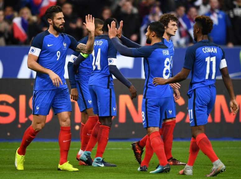 Giroud (à esquerda) marcou o segundo gol da França (Foto: Franck Fife / AFP)