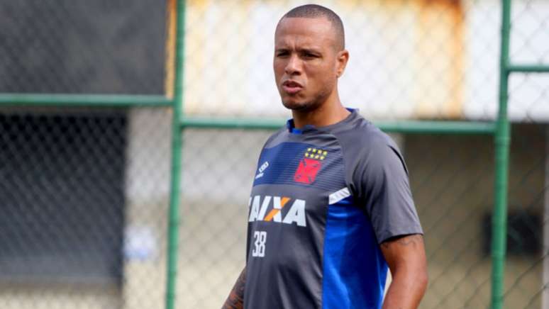 Luis Fabiano voltou a sentir dores no joelho e não treinou neste sábado (Foto: Divulgação/Vasco)
