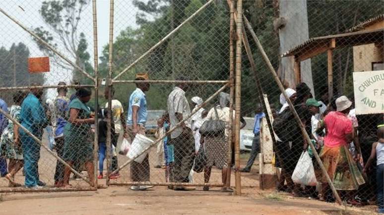 Prisão no Zimbabue; três brasileiros e 19 pessoas de outras nacionalidades foram detidas no país 