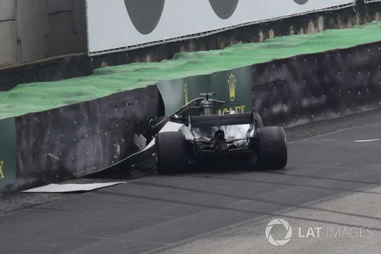 Sem saber explicar, Hamilton coloca batida como “desafio”