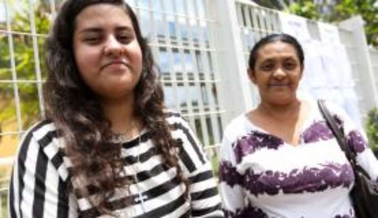 Maria de Lurdes Barbosa aguardará a filha, Manuela Raíssa  terminar a prova do Enem 2017 