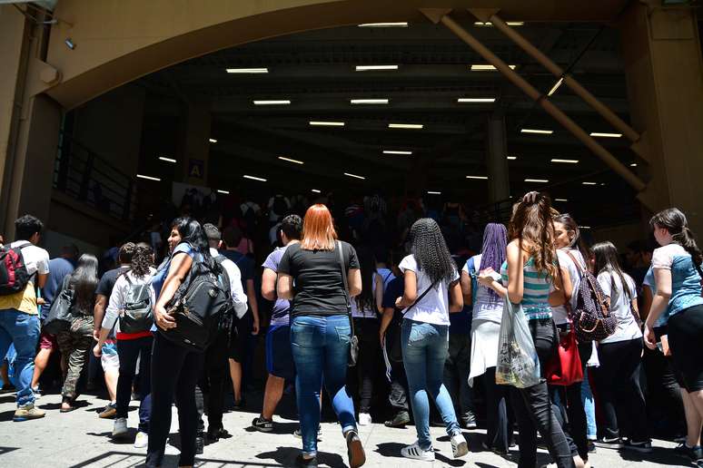 Abertura dos portões na Faculdade UNINOVE, na Barra Funda em São Paulo (SP)