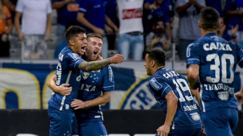 Histórico de duelo contra o Cruzeiro coloca Corinthians com um pé