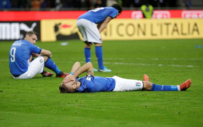 Jogadores da Itália lamentam empate contra Suécia
13/11/2017 REUTERS/Max Rossi