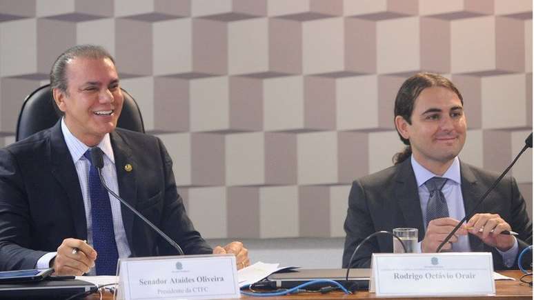 Rodrigo Octávio Orair (dir.) com o senador Ataídes Oliveira (PSDB-TO), no Senado | foto: Marcos Oliveira / Senado Federal 
