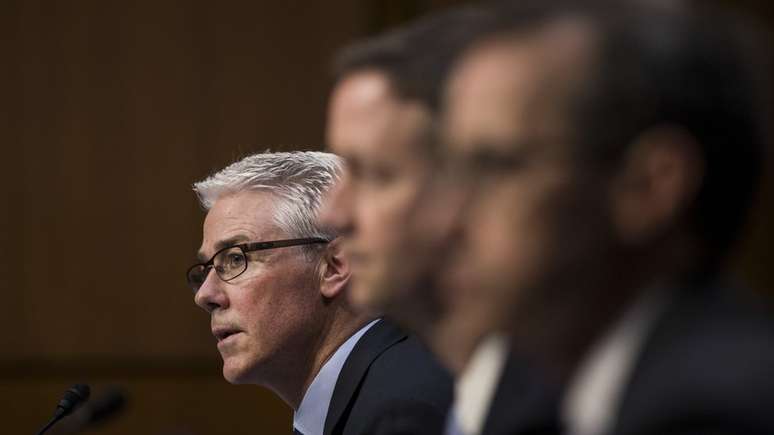 Representantes de Facebook, Google e Twitter em audi&ecirc;ncia no Congresso dos EUA a respeito da difus&atilde;o de not&iacute;cias falsas na elei&ccedil;&atilde;o americana