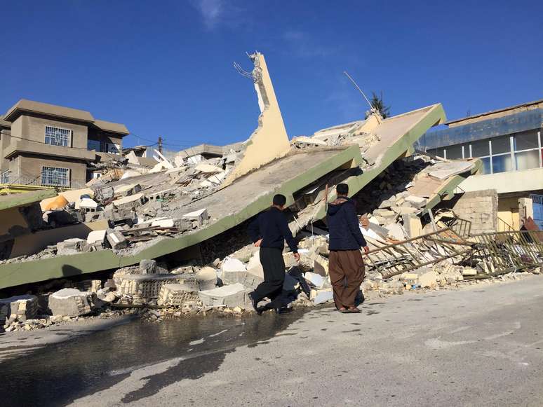Danos causados pelo terremoto em construção no Iraque