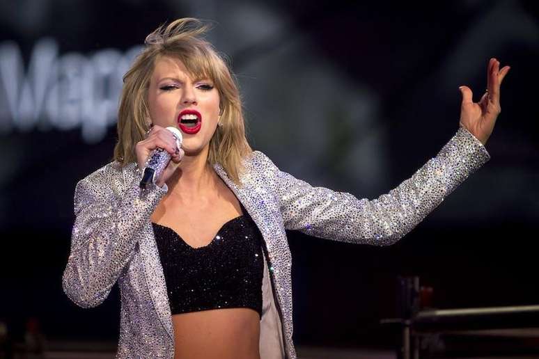 Taylor Swift durante show em Nova York
 31/12/2014   REUTERS/Carlo Allegri