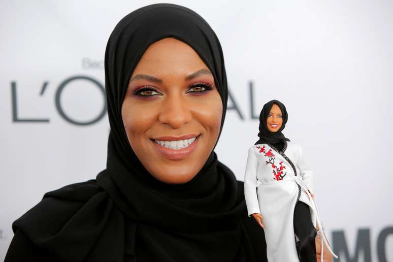 Ibtihaj Muhammad entrou para a história no ano passado no Rio de Janeiro como a primeira atleta olímpica norte-americana a representar o país usando um hijab