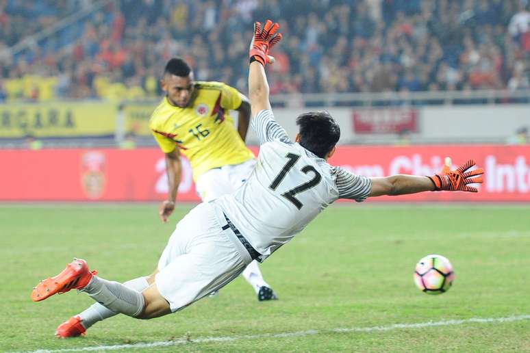 Borja marca o quarto gol da Colômbia, seu segundo na partida