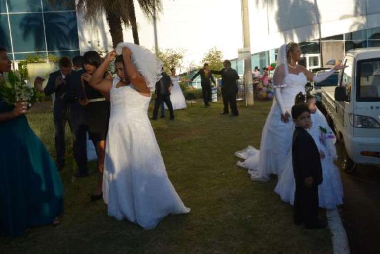 Casamento comunitário reúne casais no Centro de Convenções de Brasília -