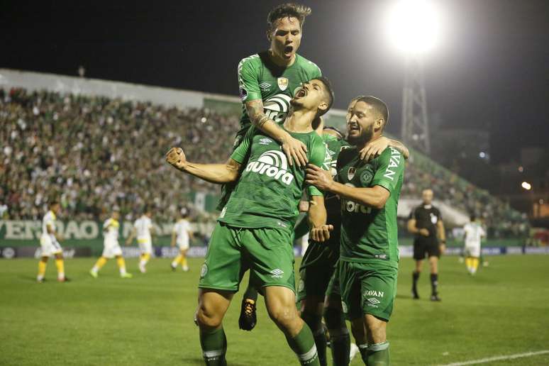 Túlio de Melo, jogador da Chapecoense, comemora seu gol durante a segunda partida contra o Defensa y Justicia, da Argentina, válida pela segunda fase da Copa Sul-americana 2017.