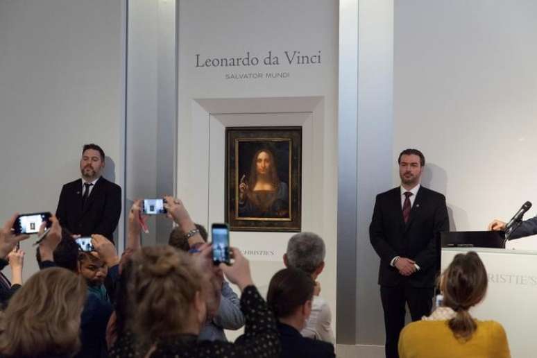 Quadro "Salvator Mundi" de Leonardo da Vinci &eacute; exibido na casa de leil&otilde;es Christie's, em Nova York 10/10/2017  Cortesia da Christie&rsquo;s/Divulga&ccedil;&atilde;o via REUTERS  