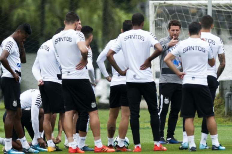 Elano tem três vitórias e duas derrotas como técnico do Santos