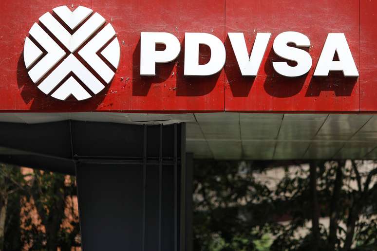 Logo da estatal de petróleo venezuelana PDVSA, é vista em Caracas 16/11/2017 REUTERS/Marco Bello