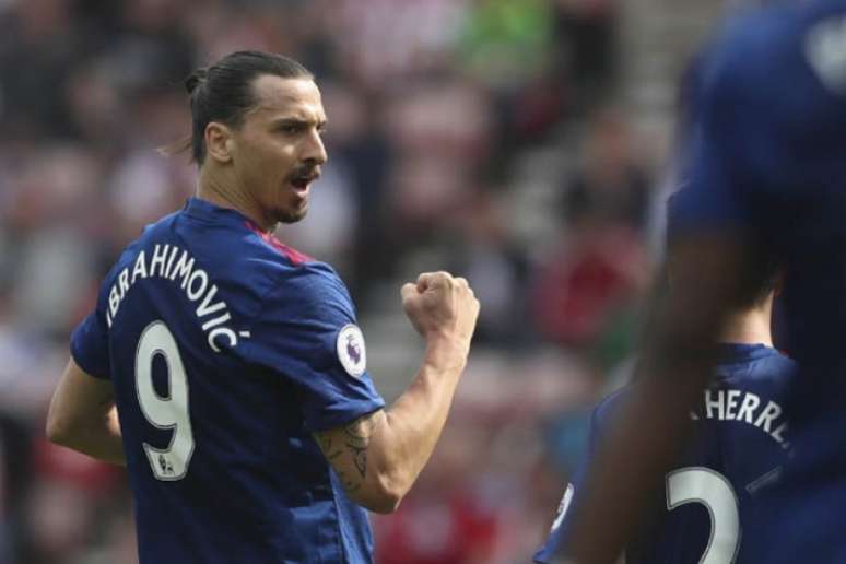 Ibra estava fora após grave lesão no joelho direito (Foto: SCOTT HEPPELL / AFP)