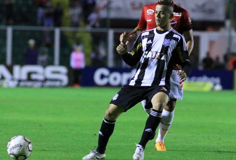 Luidy marcou gol decisivo no empate com o Vila Nova em 1 a 1, fora de casa (Foto: Luiz Henrique/Figueirense)