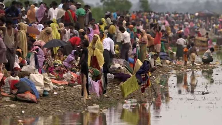 Rohingyas expulsos de suas casas em Mianmar