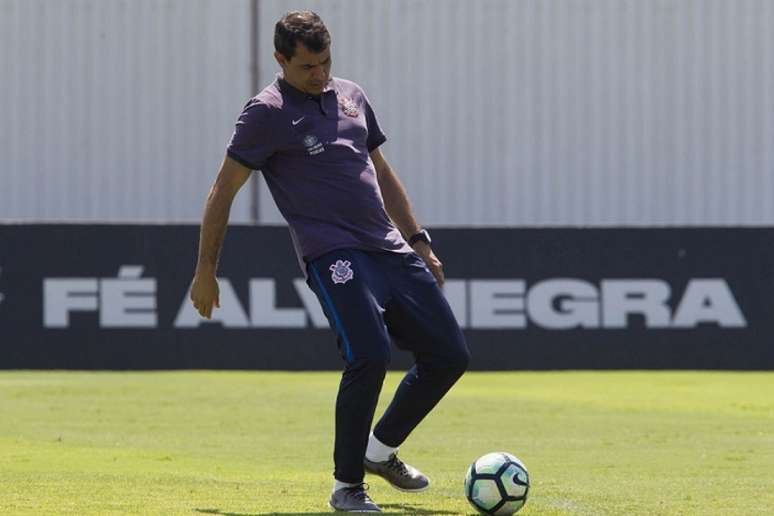 Carille avisou que colocaria o grupo para rodar nos últimos jogos da temporada (Foto: Daniel Augusto Jr)