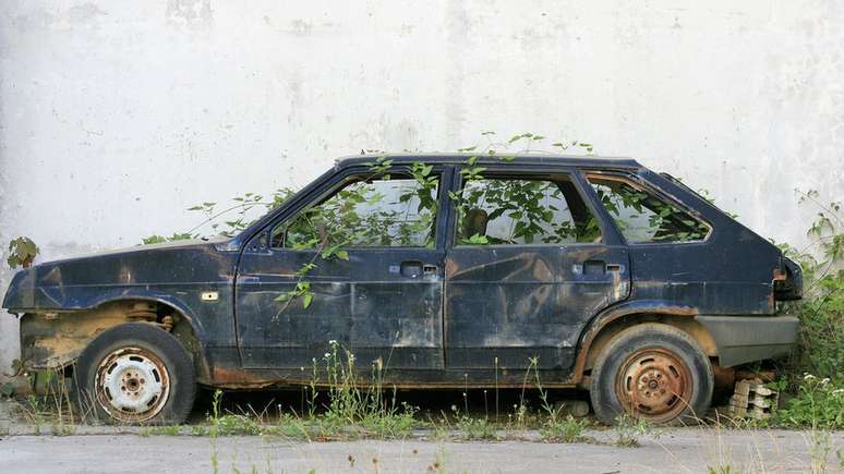 Carro abandonado