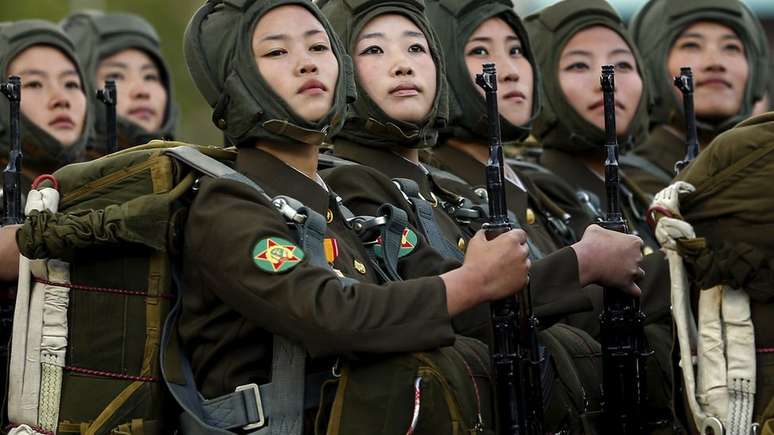 Fome que devastou a Coreia do Norte nos anos 90 levou muitas mulheres às forças armadas, em busca de melhores condições de vida