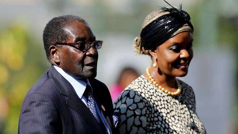 O partido Mugabe foi contra a tentativa dele de fazer como sucessora a própria esposa, Grace